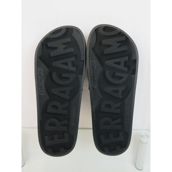 NIB FERRAGAMO GROOVE 5 TRANSPARENT BLACK RUBBER GANCINI LOGO SANDALS SLIDES 8 M
